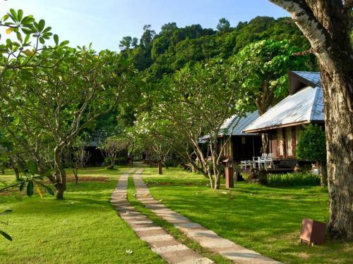 Hotel Thanya Beach Resort