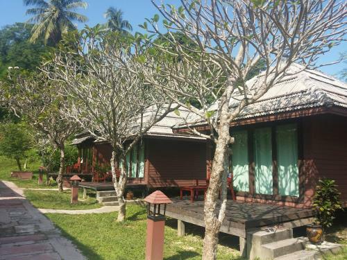 Hotel Thanya Beach Resort