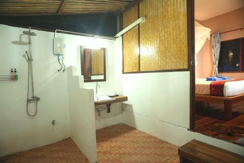 Hotel Mayalay Beach Resort