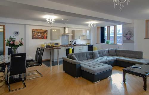 Apartamento Super Spacious Church Conversion Close To Tower
