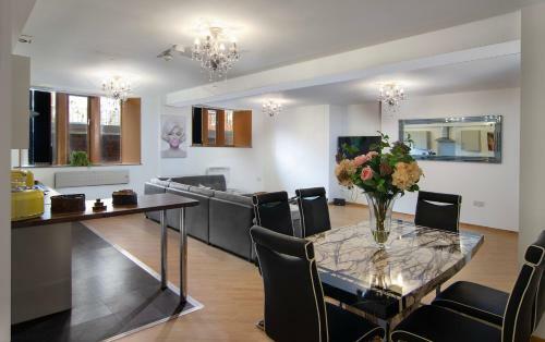 Apartamento Super Spacious Church Conversion Close To Tower