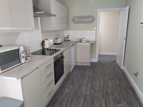 Stylish 2 Bed Apartment Sea Front Location