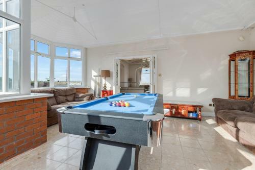 Queens Crest By Sasco Apartments