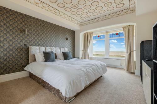 Queens Crest By Sasco Apartments
