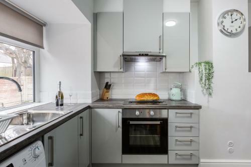 Immaculate House - Close To Bvh - Tower View