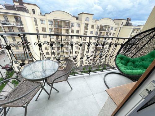 Luxury Emerald Apartments