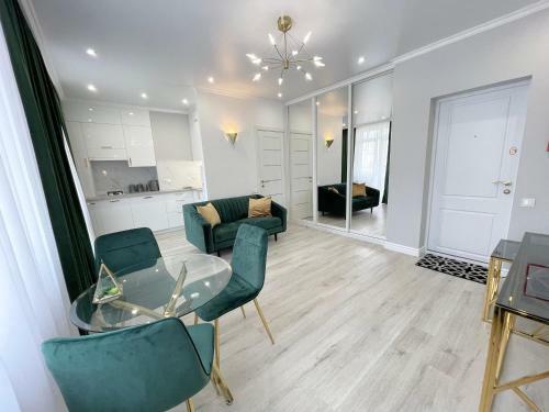 Luxury Emerald Apartments