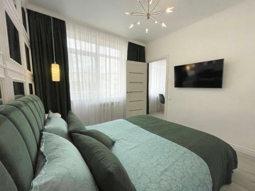 Luxury Emerald Apartments