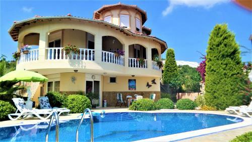 Villa Evora With Private Pool And Large Garden