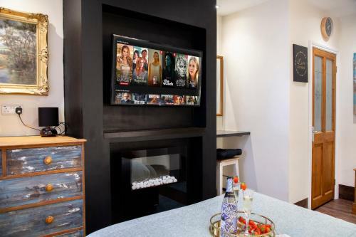 Stunning 1 Bed Garden Apartment - City Centre With Parking