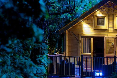 Alum Chine Log Cabin