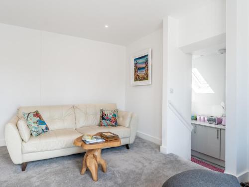 Pass The Keys Lovely Centrally Located Apartment In Westbourne