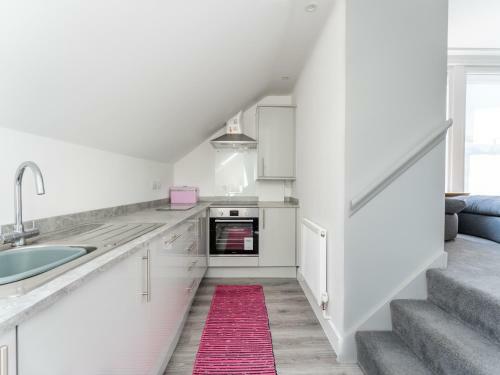 Pass The Keys Lovely Centrally Located Apartment In Westbourne