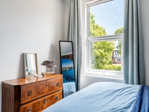 Pass The Keys Lovely Centrally Located Apartment In Westbourne