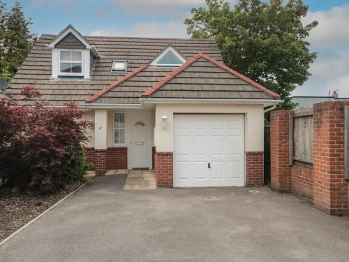 4b Waltham Road