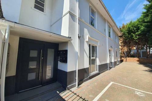 Apartamento Town Centre 1 Bed, Close To The Beach With Parking
