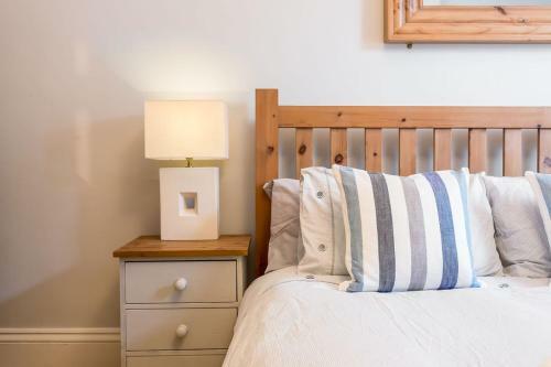 Spacious 2 Bedroom Apartment In Westbourne