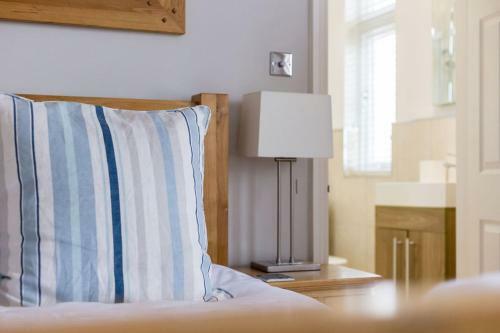 Spacious 2 Bedroom Apartment In Westbourne