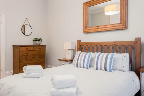 Spacious 2 Bedroom Apartment In Westbourne
