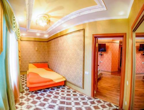 Two Room Apartment John Howard Pub
