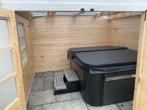 Fantastic Villa Bournemouth - Spa, Parking, Garden