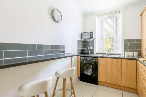 Apartamento Stylish 2 Bed Flat, Ground Floor With Parking 5 Mins To Beach
