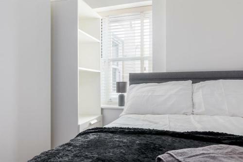 Apartamento Stylish 2 Bed Flat, Ground Floor With Parking 5 Mins To Beach