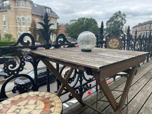 Town Centre Studio Apartment