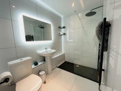Stunning 5 Bed Seaside House - Sleeps 12