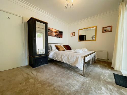 Stunning 5 Bed Seaside House - Sleeps 12