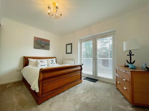 Stunning 5 Bed Seaside House - Sleeps 12