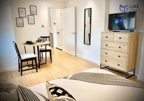 Apartamento Stunning Large Studio Apt Centrally Placed & Nr Beach