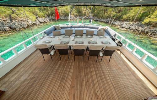 Yacht Room Hotel