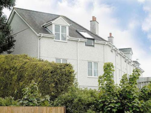 12 Hodders Way