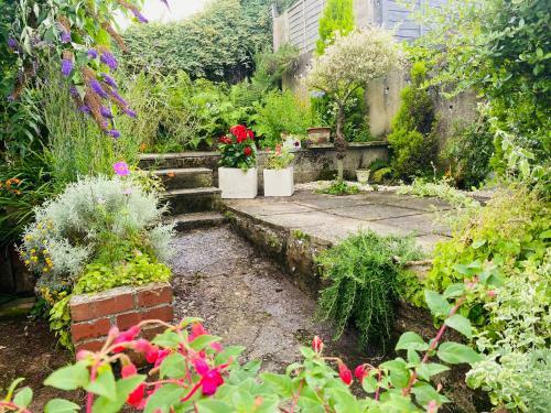 Midhurst - 4 Bedroom Townhouse, Close To Harbour And Beaches