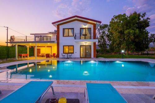 Ada Villa