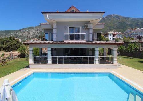 Demie Villa