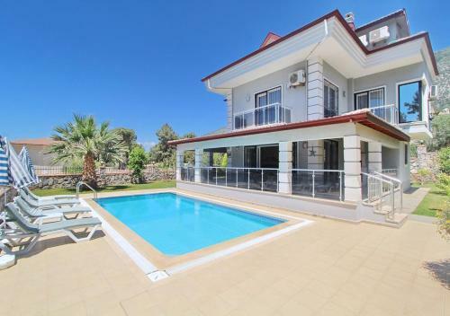 Demie Villa
