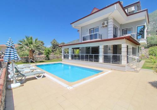 Demie Villa