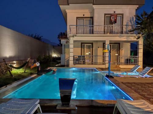 �zel Havuzlu Villa