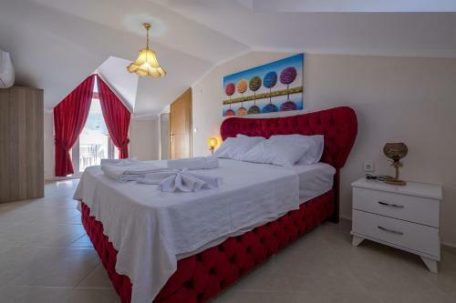 �zel Havuzlu Villa
