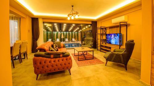 Villa S�?�t 3 - 4 Bedroom With Jacuzzi In Fethiye