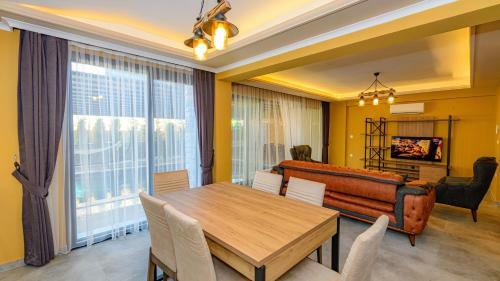 Villa S�?�t 3 - 4 Bedroom With Jacuzzi In Fethiye