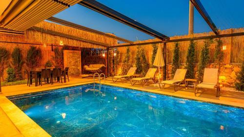 Villa S�?�t 3 - 4 Bedroom With Jacuzzi In Fethiye