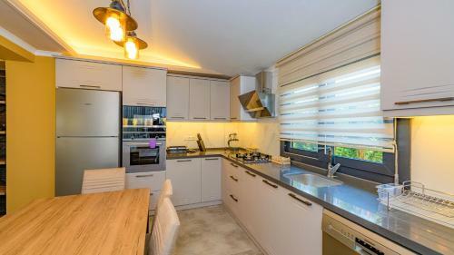 Villa S�?�t 3 - 4 Bedroom With Jacuzzi In Fethiye