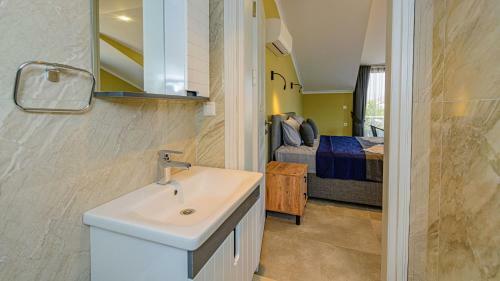 Villa S�?�t 3 - 4 Bedroom With Jacuzzi In Fethiye