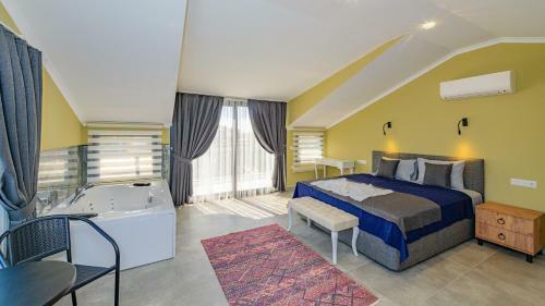 Villa S�?�t 3 - 4 Bedroom With Jacuzzi In Fethiye