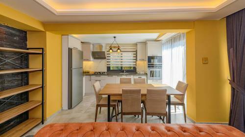 Villa S�?�t 3 - 4 Bedroom With Jacuzzi In Fethiye