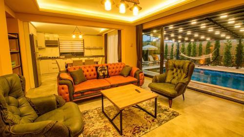 Villa S�?�t 3 - 4 Bedroom With Jacuzzi In Fethiye