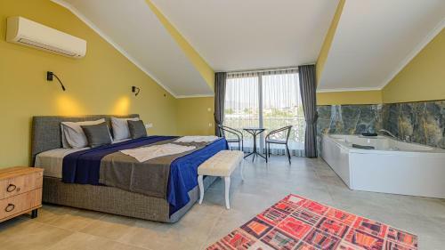 Villa S�?�t 3 - 4 Bedroom With Jacuzzi In Fethiye